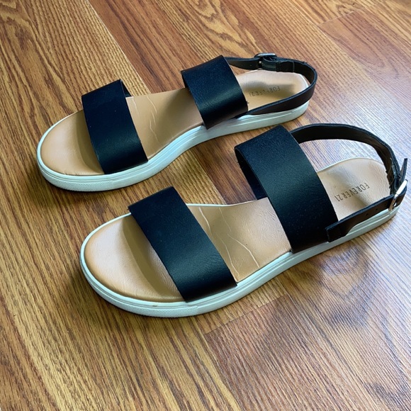 Forever21 Black Slingback Sandals - Picture 3 of 8